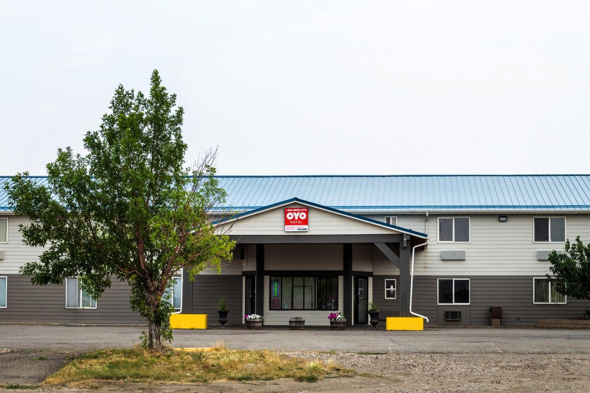 Oyo Hotel Shelby Mt Hwy 2 & I-15 Exterior foto