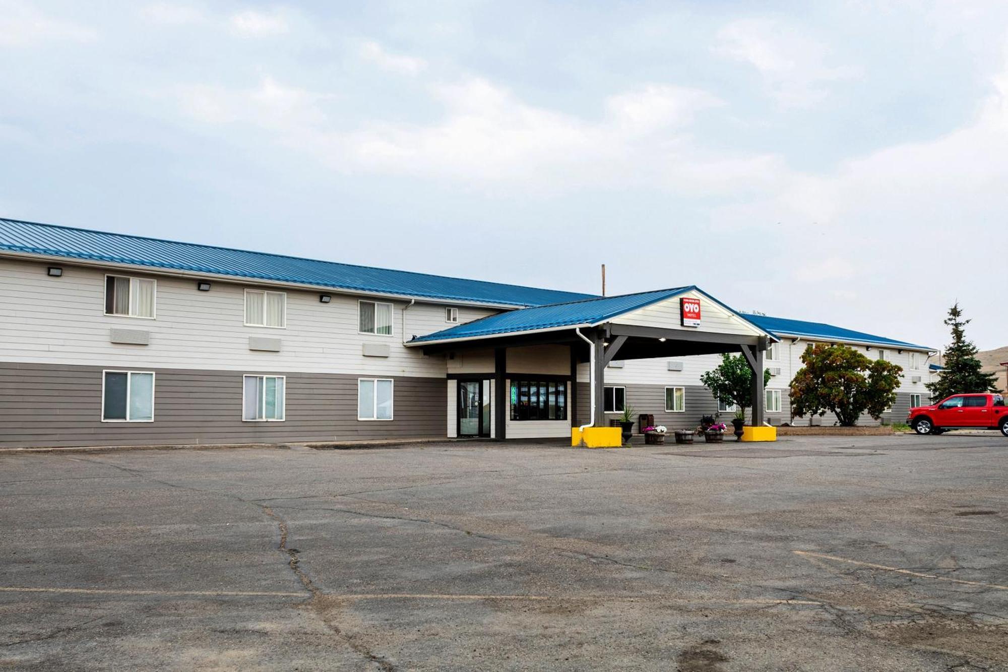 Oyo Hotel Shelby Mt Hwy 2 & I-15 Exterior foto